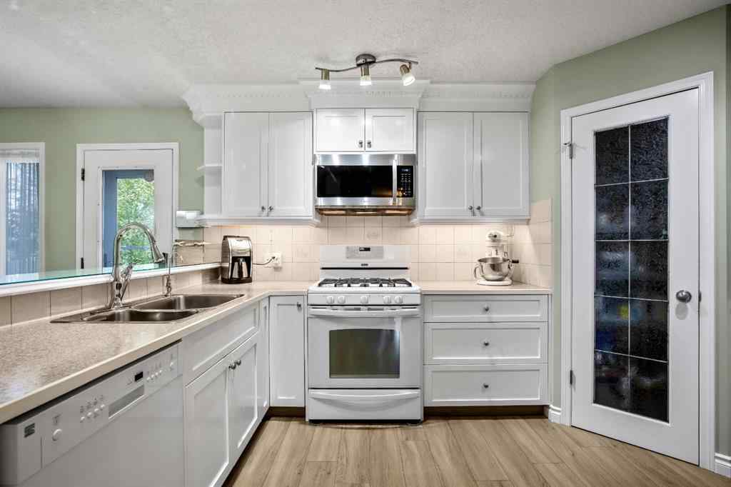 MLS® A2262599 - 17 Luxstone Crescent SW in Luxstone Airdrie, Residential