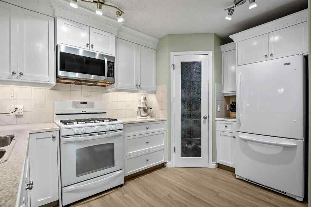 MLS® A2262599 - 17 Luxstone Crescent SW in Luxstone Airdrie, Residential