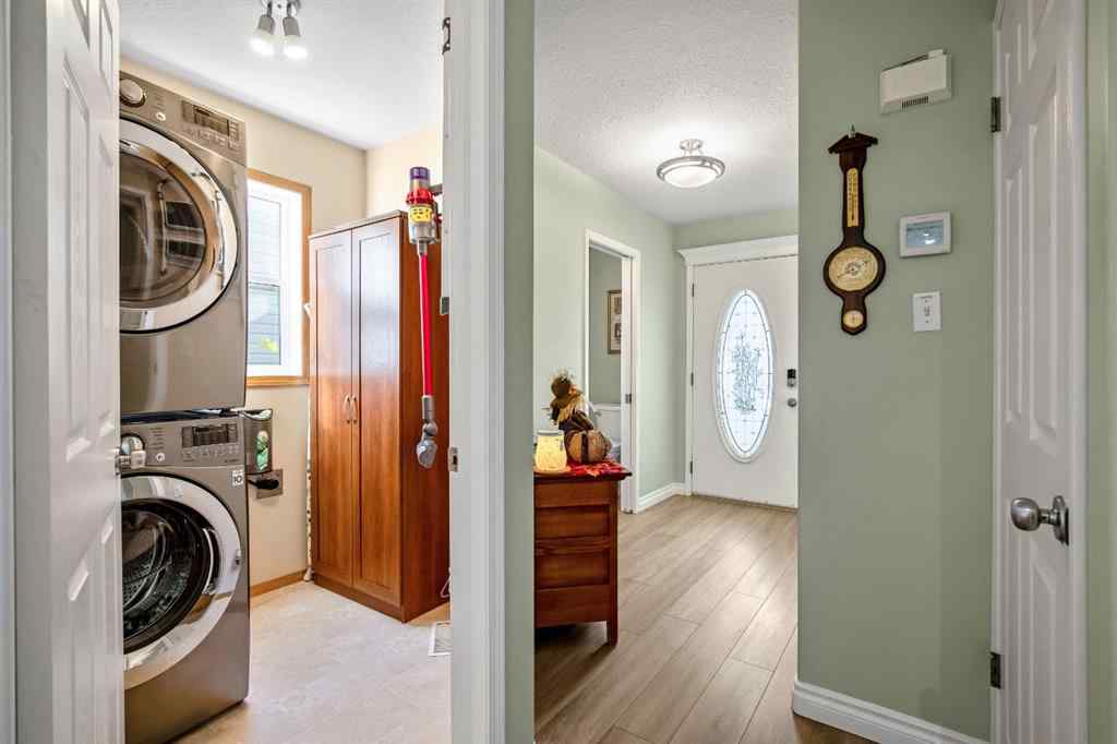 MLS® A2262599 - 17 Luxstone Crescent SW in Luxstone Airdrie, Residential