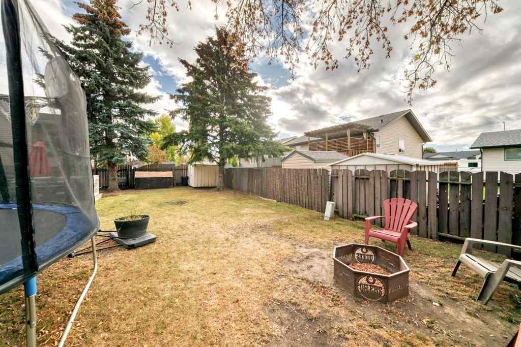 MLS® A2262608 - 5223 56 Avenue  in NONE Eckville, Residential