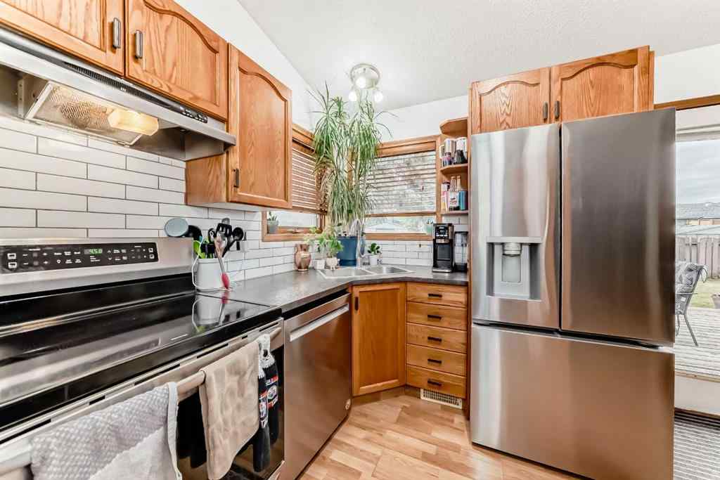 MLS® A2262608 - 5223 56 Avenue  in NONE Eckville, Residential