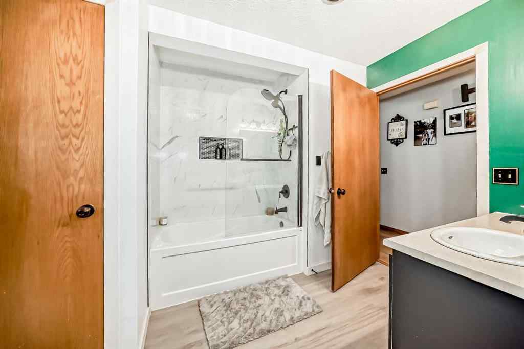 MLS® A2262608 - 5223 56 Avenue  in NONE Eckville, Residential