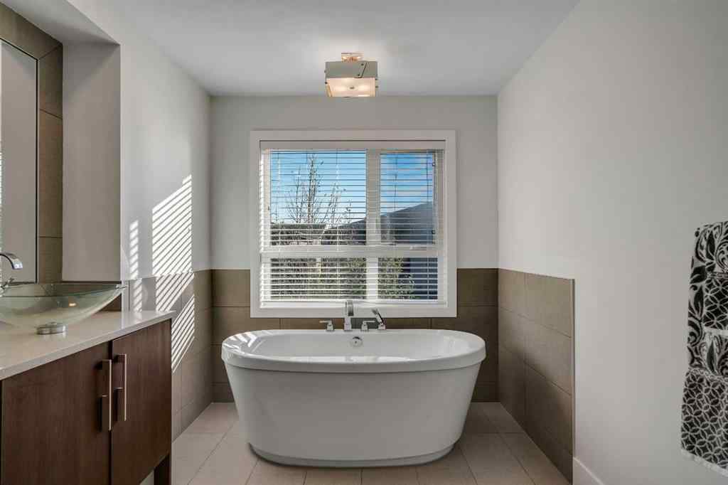 MLS® A2262618 - 86 West Point Mews SW in West Springs Calgary, Residential