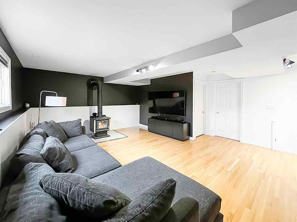 MLS® A2262644 - 9438 63 Avenue  in Country Club Estates Grande Prairie, Residential