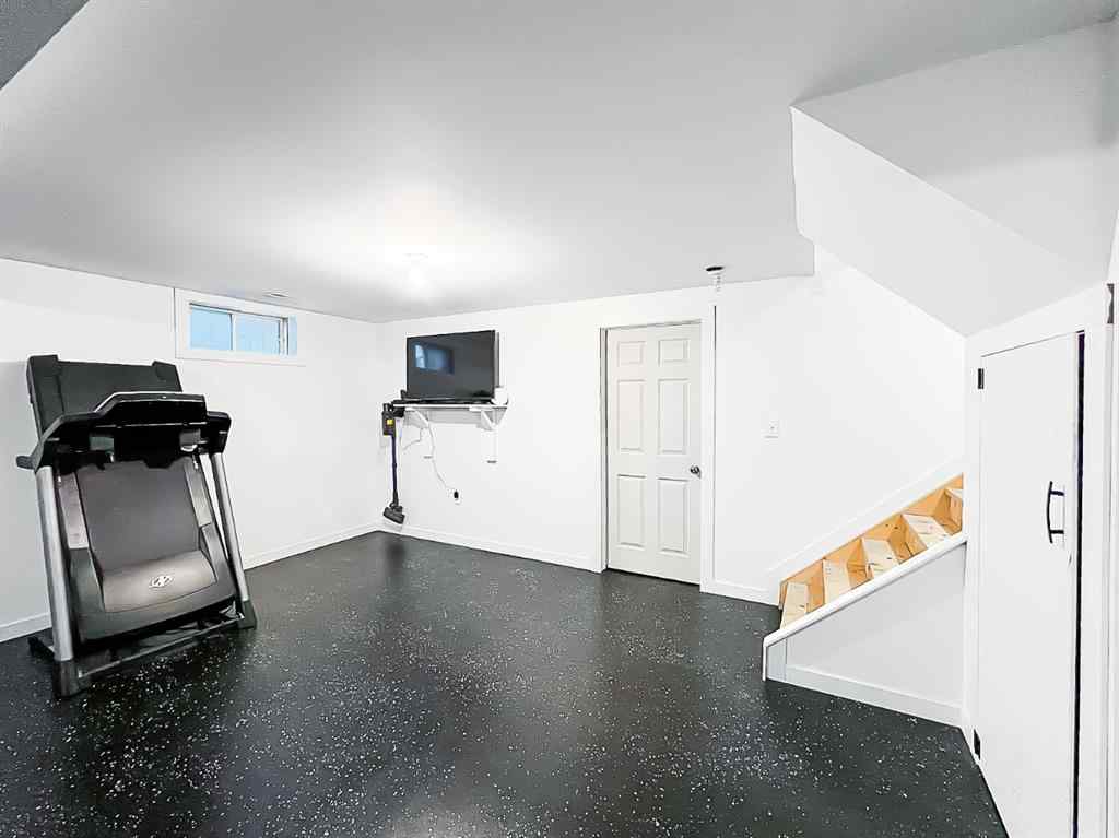 MLS® A2262644 - 9438 63 Avenue  in Country Club Estates Grande Prairie, Residential