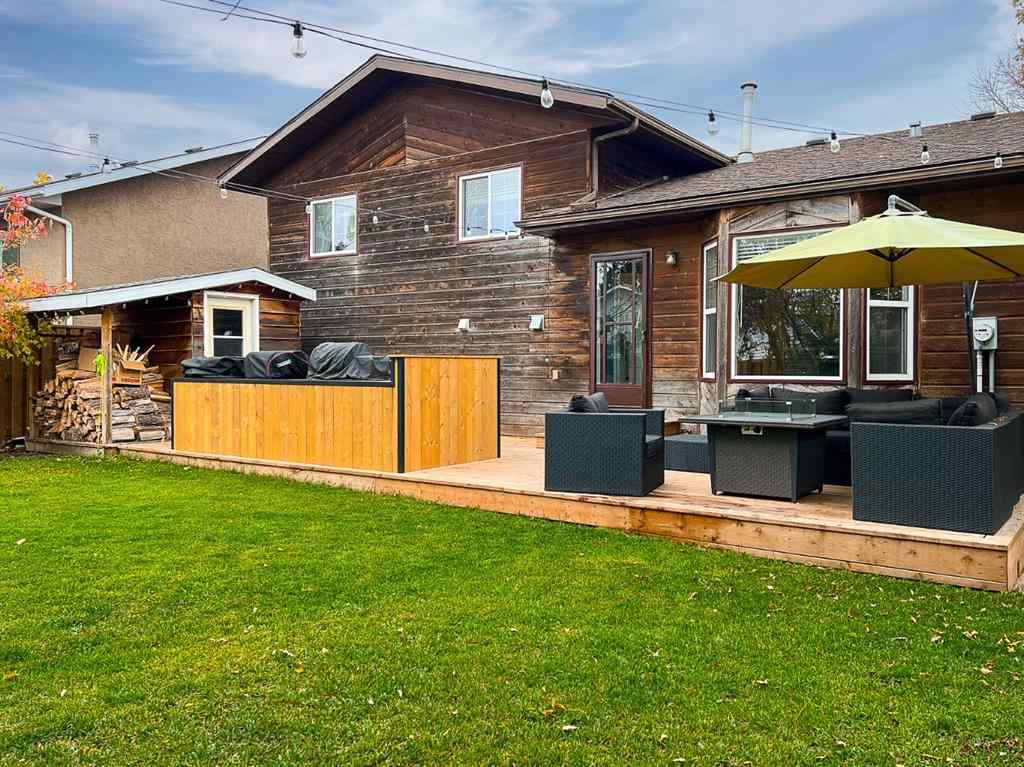 MLS® A2262644 - 9438 63 Avenue  in Country Club Estates Grande Prairie, Residential