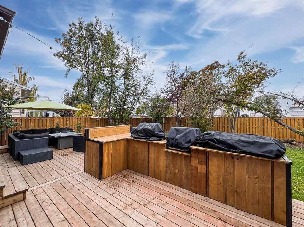 MLS® A2262644 - 9438 63 Avenue  in Country Club Estates Grande Prairie, Residential