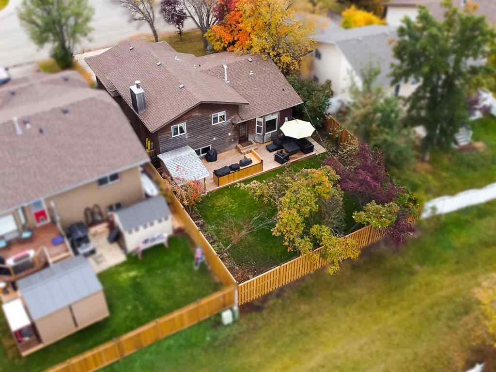 MLS® A2262644 - 9438 63 Avenue  in Country Club Estates Grande Prairie, Residential