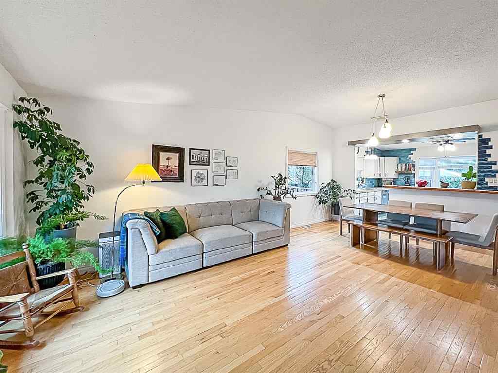 MLS® A2262644 - 9438 63 Avenue  in Country Club Estates Grande Prairie, Residential