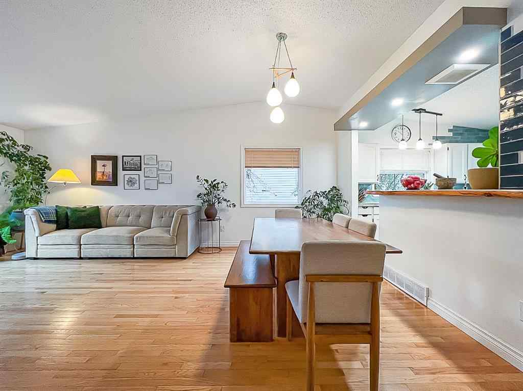 MLS® A2262644 - 9438 63 Avenue  in Country Club Estates Grande Prairie, Residential