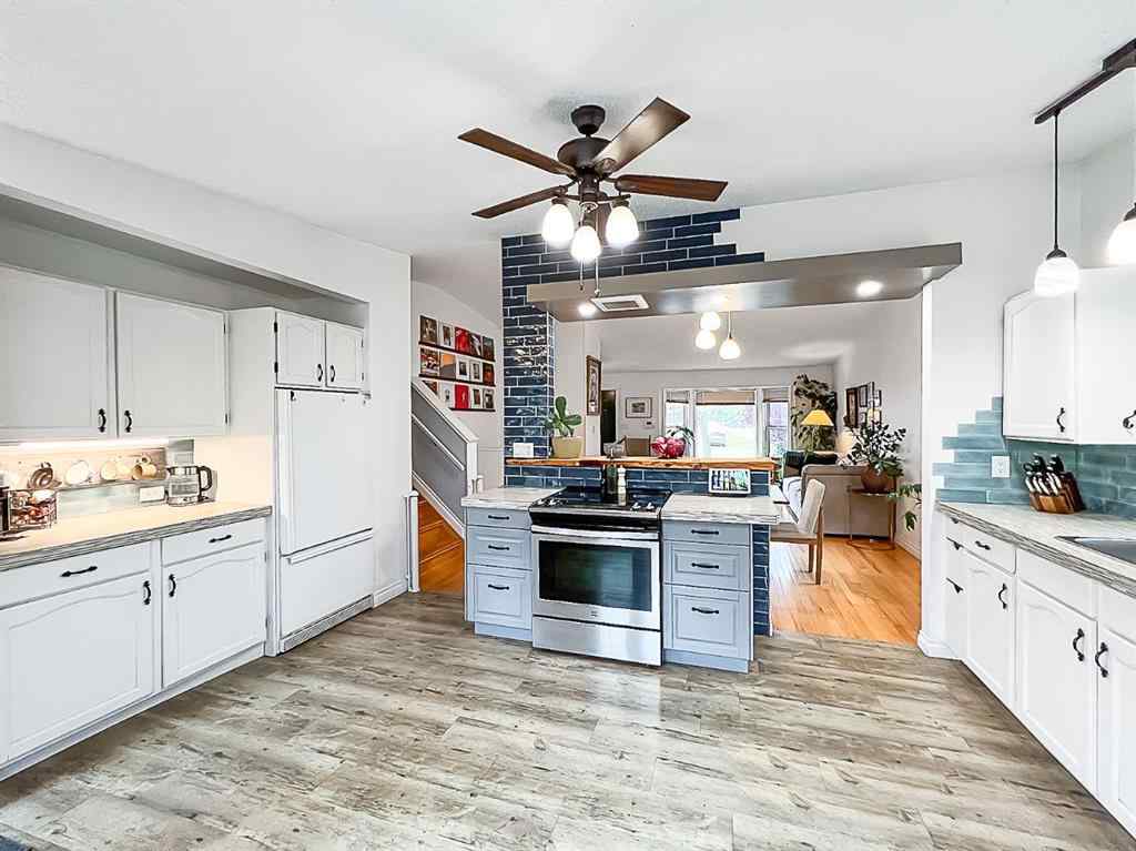 MLS® A2262644 - 9438 63 Avenue  in Country Club Estates Grande Prairie, Residential