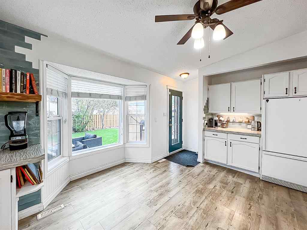 MLS® A2262644 - 9438 63 Avenue  in Country Club Estates Grande Prairie, Residential