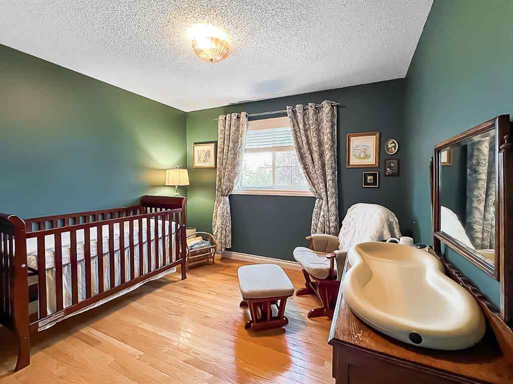 MLS® A2262644 - 9438 63 Avenue  in Country Club Estates Grande Prairie, Residential