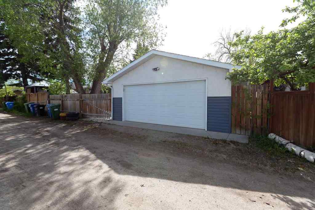 MLS® A2262662 - 2620 38 Street SW in Glendale Calgary, Residential