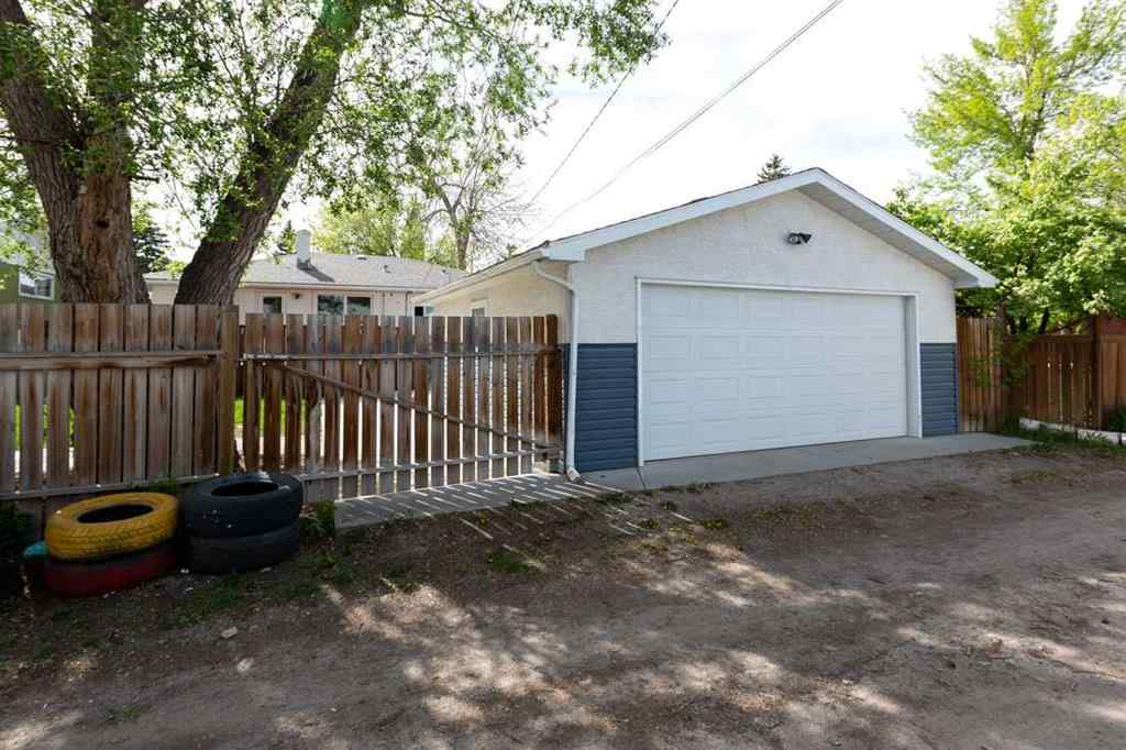 MLS® A2262662 - 2620 38 Street SW in Glendale Calgary, Residential