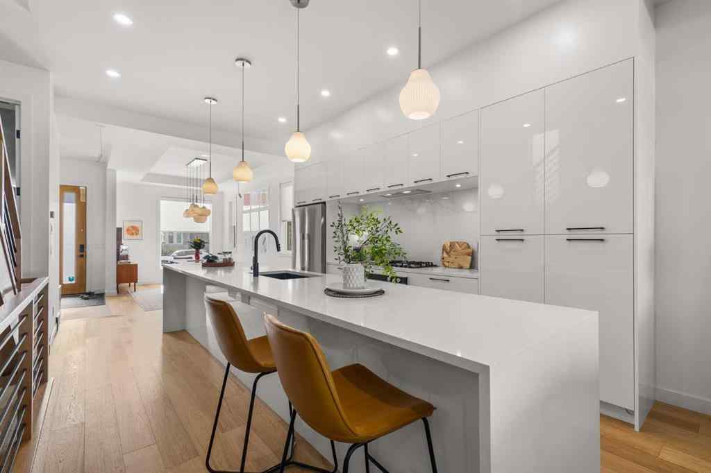 MLS® A2262673 - 2326 4 Avenue NW in West Hillhurst Calgary, Residential