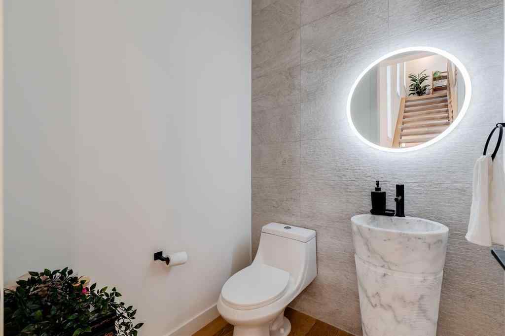 MLS® A2262673 - 2326 4 Avenue NW in West Hillhurst Calgary, Residential