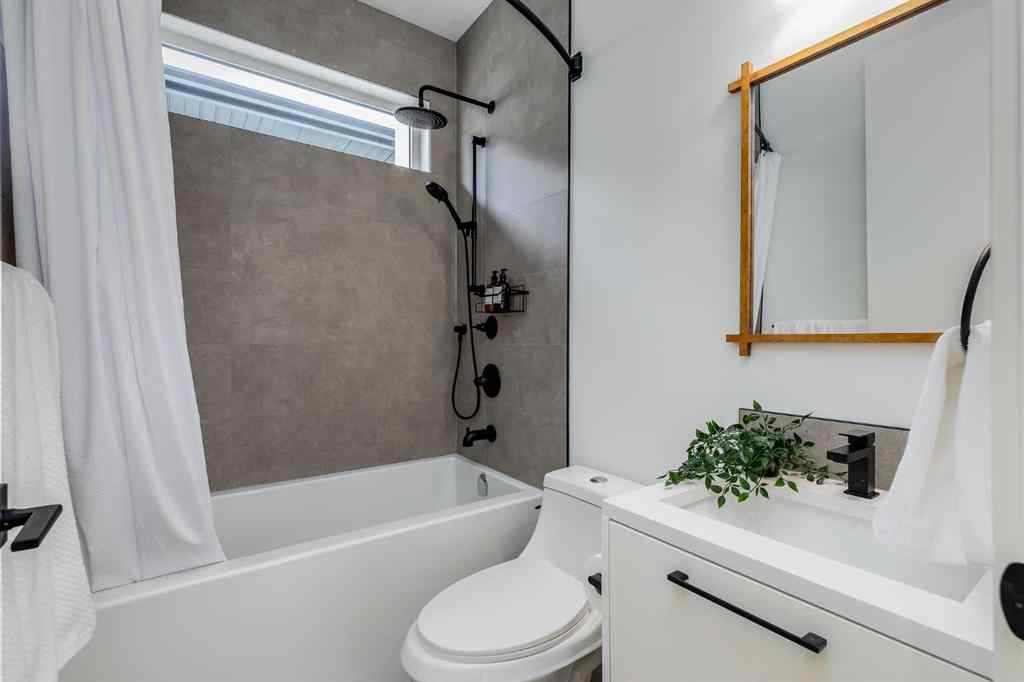 MLS® A2262673 - 2326 4 Avenue NW in West Hillhurst Calgary, Residential