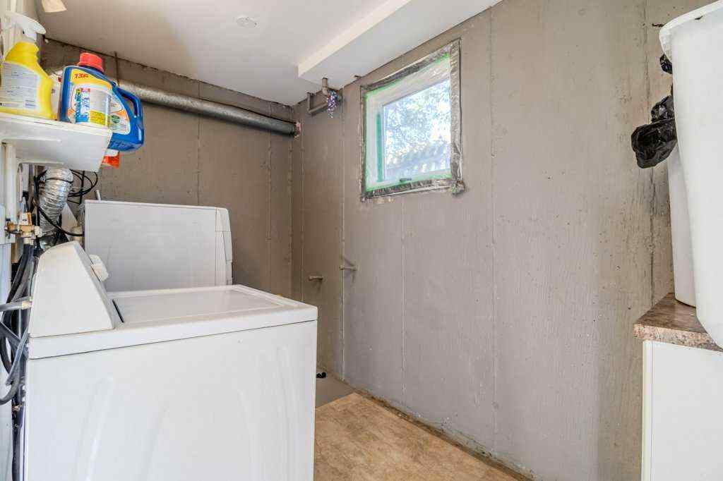 MLS® A2262679 - 3719 50 Street  in Eastview Red Deer, Residential