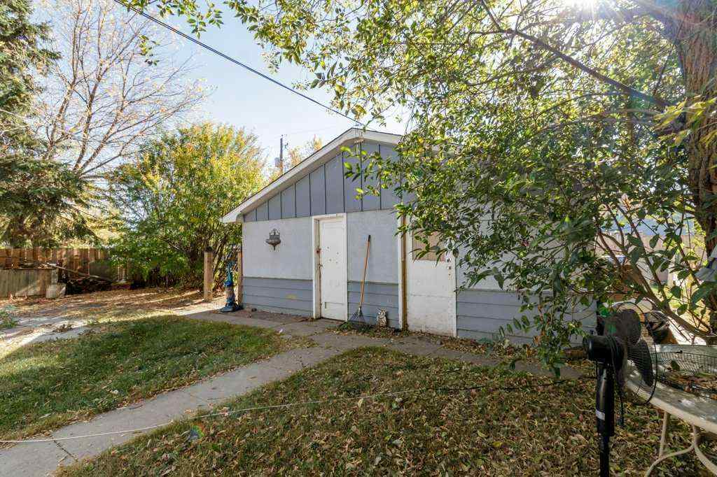 MLS® A2262679 - 3719 50 Street  in Eastview Red Deer, Residential