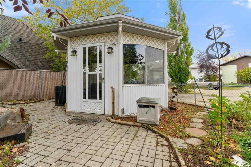 MLS® A2262685 - 9524 93 Avenue  in NONE Wembley, Residential