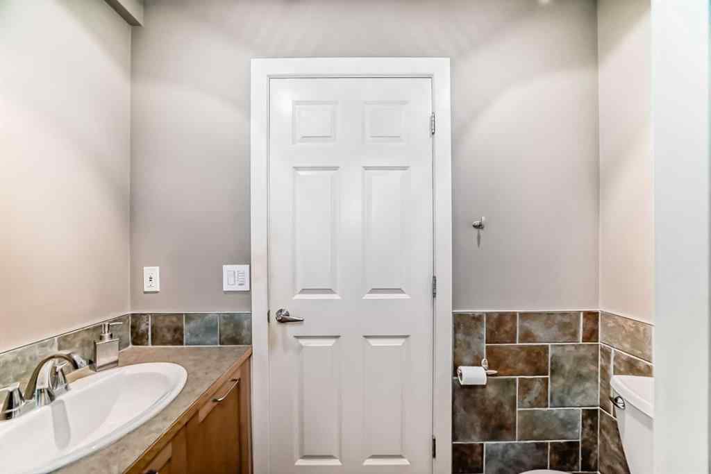 MLS® A2262687 - Unit #206 1505 27 Avenue SW in South Calgary Calgary, Residential