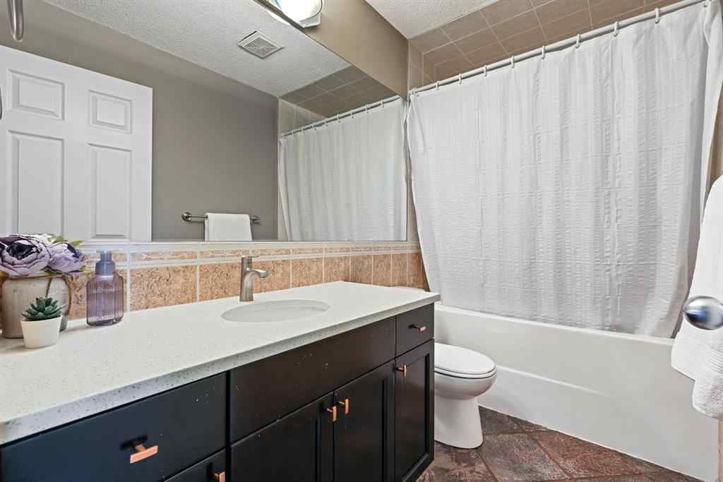 MLS® A2262695 - 82 Erin Grove SE in Erin Woods Calgary, Residential