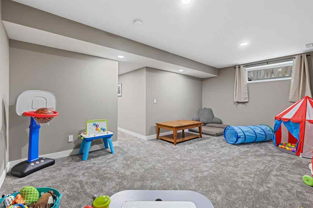 MLS® A2262695 - 82 Erin Grove SE in Erin Woods Calgary, Residential