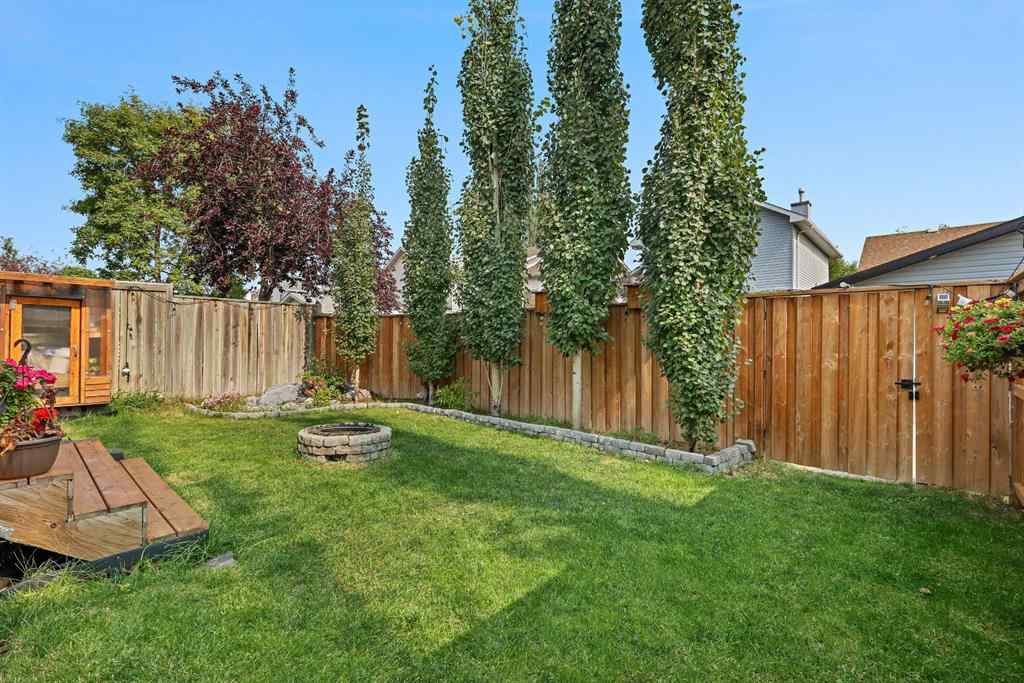 MLS® A2262695 - 82 Erin Grove SE in Erin Woods Calgary, Residential