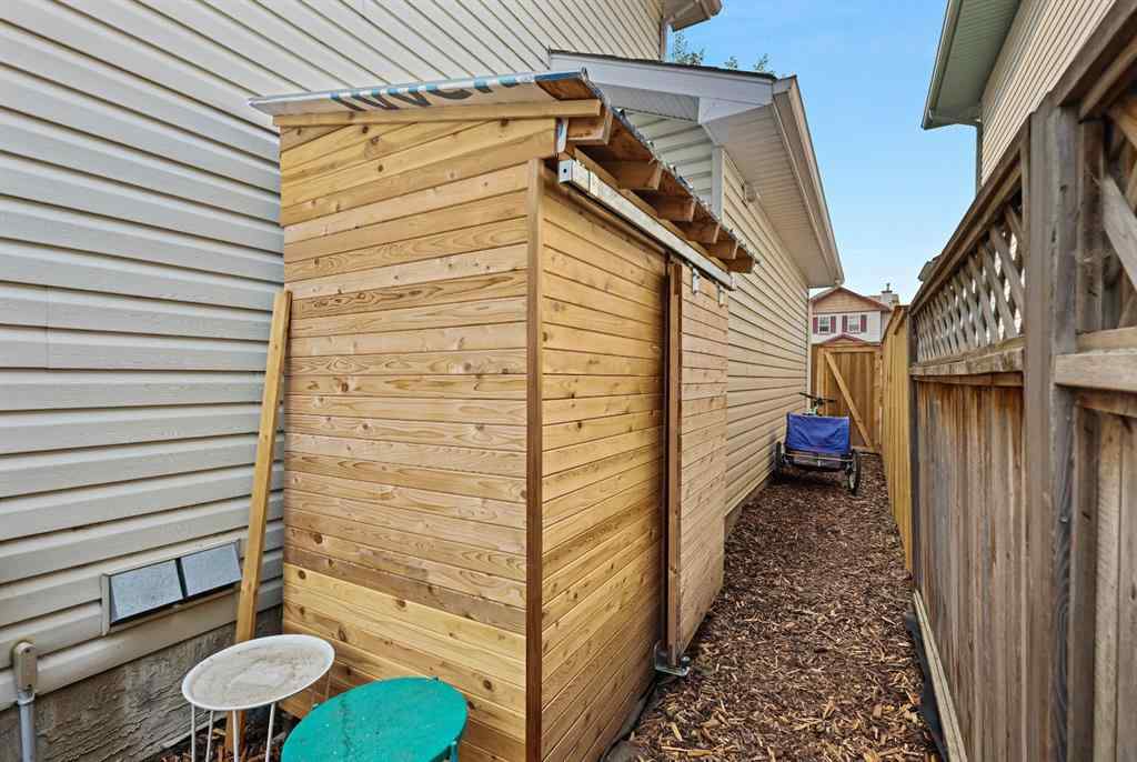 MLS® A2262695 - 82 Erin Grove SE in Erin Woods Calgary, Residential