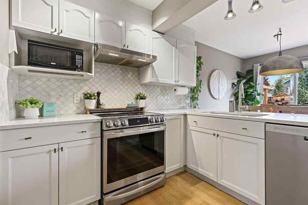 MLS® A2262695 - 82 Erin Grove SE in Erin Woods Calgary, Residential