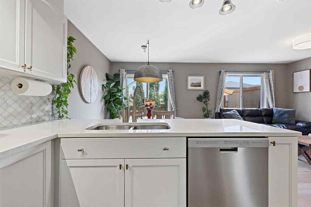 MLS® A2262695 - 82 Erin Grove SE in Erin Woods Calgary, Residential