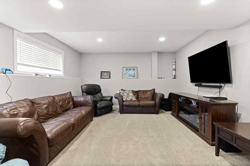 MLS® A2262701 - 404 Jesmond Place SW in NONE Redcliff, Residential