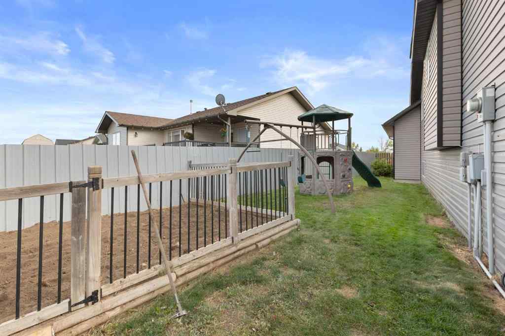 MLS® A2262701 - 404 Jesmond Place SW in NONE Redcliff, Residential