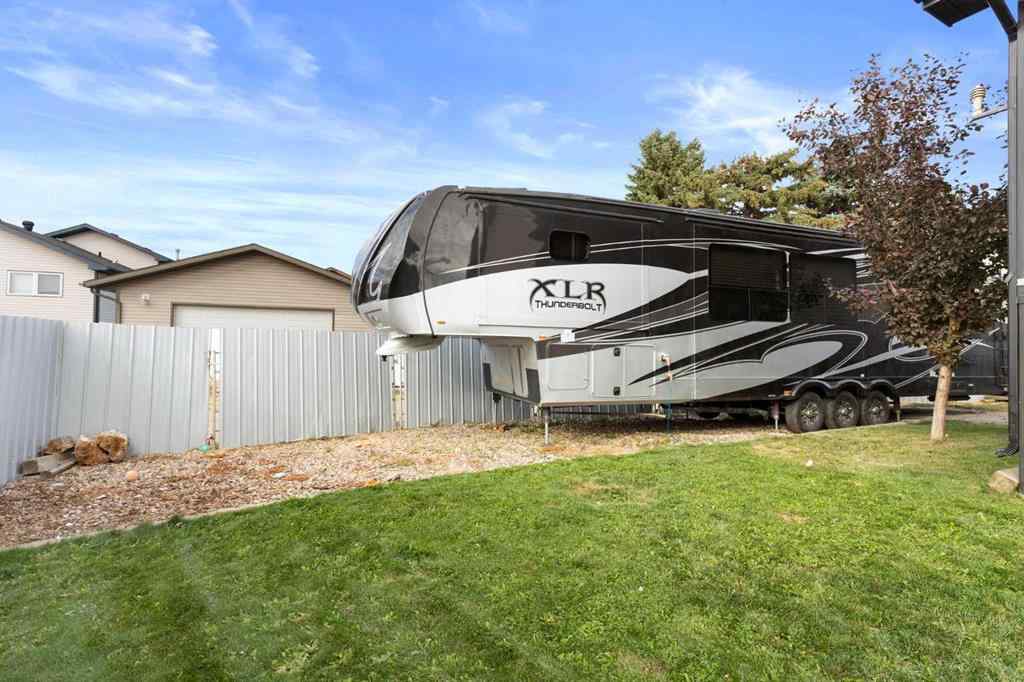 MLS® A2262701 - 404 Jesmond Place SW in NONE Redcliff, Residential