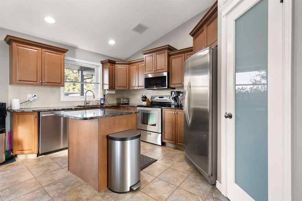 MLS® A2262701 - 404 Jesmond Place SW in NONE Redcliff, Residential