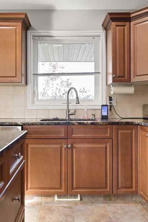 MLS® A2262701 - 404 Jesmond Place SW in NONE Redcliff, Residential