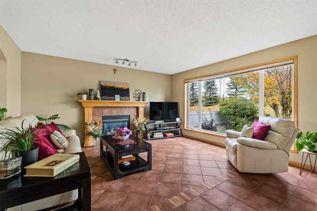 MLS® A2262709 - 120 Simcoe Close SW in Signal Hill Calgary, Residential