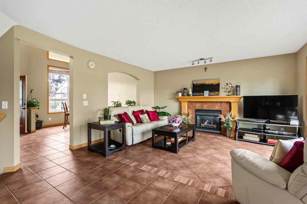 MLS® A2262709 - 120 Simcoe Close SW in Signal Hill Calgary, Residential