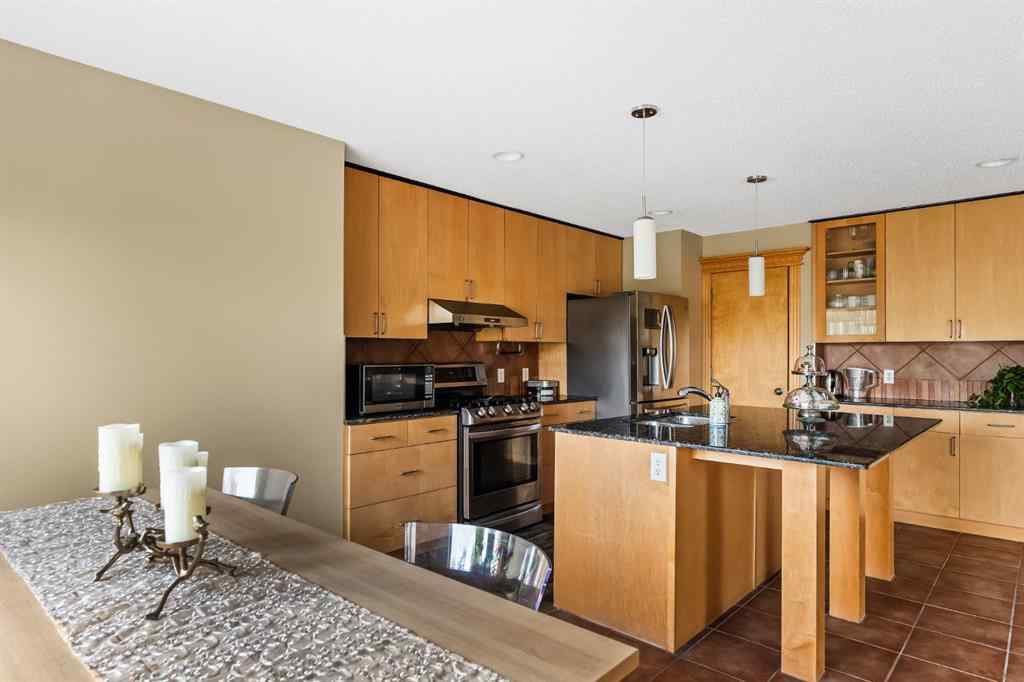 MLS® A2262709 - 120 Simcoe Close SW in Signal Hill Calgary, Residential