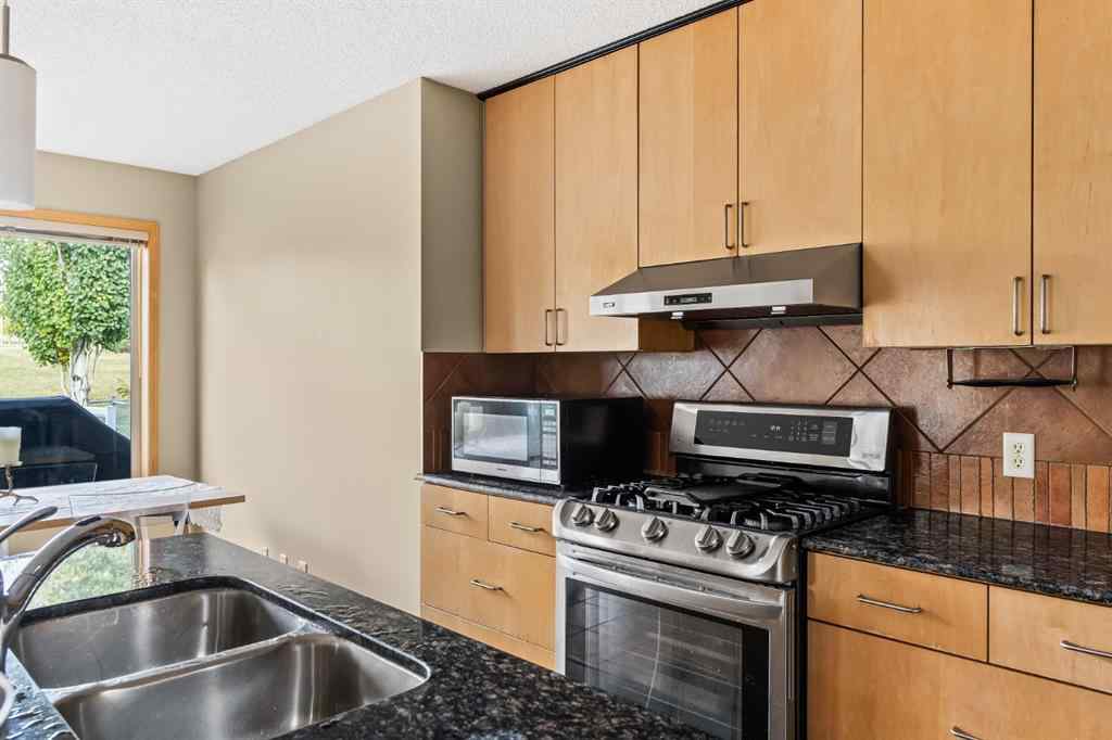 MLS® A2262709 - 120 Simcoe Close SW in Signal Hill Calgary, Residential