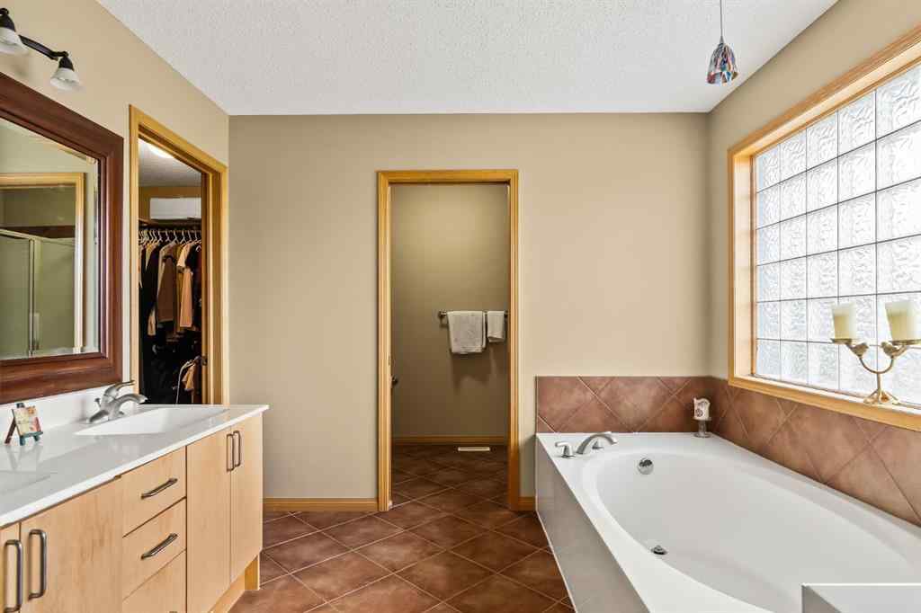 MLS® A2262709 - 120 Simcoe Close SW in Signal Hill Calgary, Residential