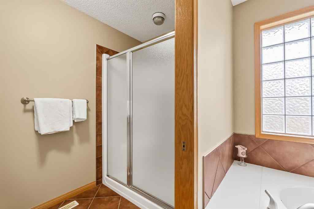 MLS® A2262709 - 120 Simcoe Close SW in Signal Hill Calgary, Residential