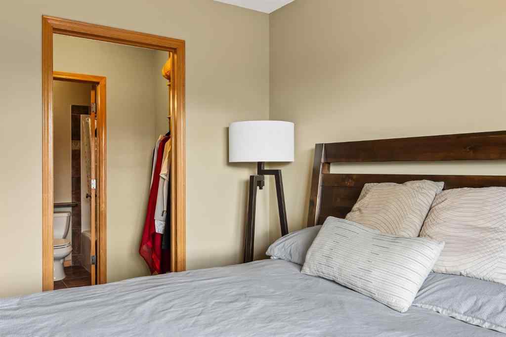 MLS® A2262709 - 120 Simcoe Close SW in Signal Hill Calgary, Residential