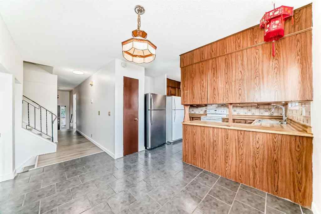 MLS® A2262711 - 279 Beddington Circle NE in Beddington Heights Calgary, Residential