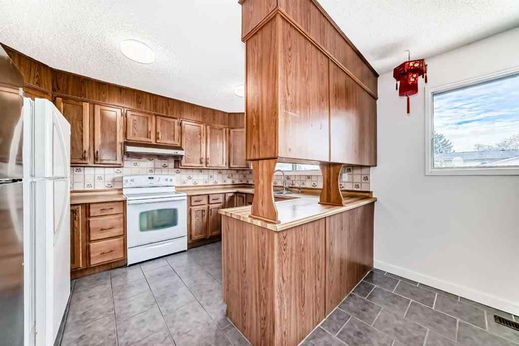 MLS® A2262711 - 279 Beddington Circle NE in Beddington Heights Calgary, Residential