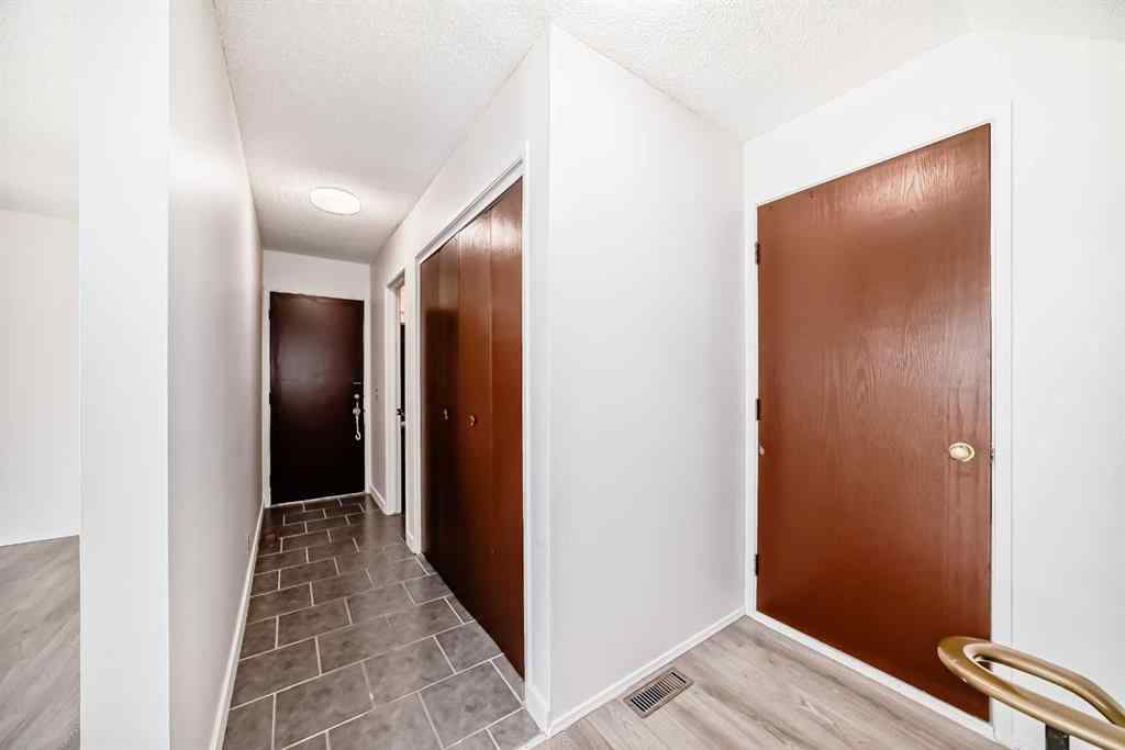 MLS® A2262711 - 279 Beddington Circle NE in Beddington Heights Calgary, Residential