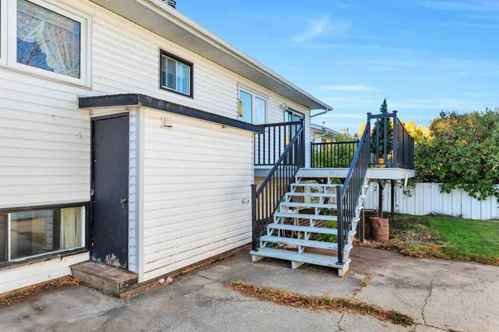 MLS® A2262714 - 5628 55 Avenue  in NONE Rocky Mountain House, Residential