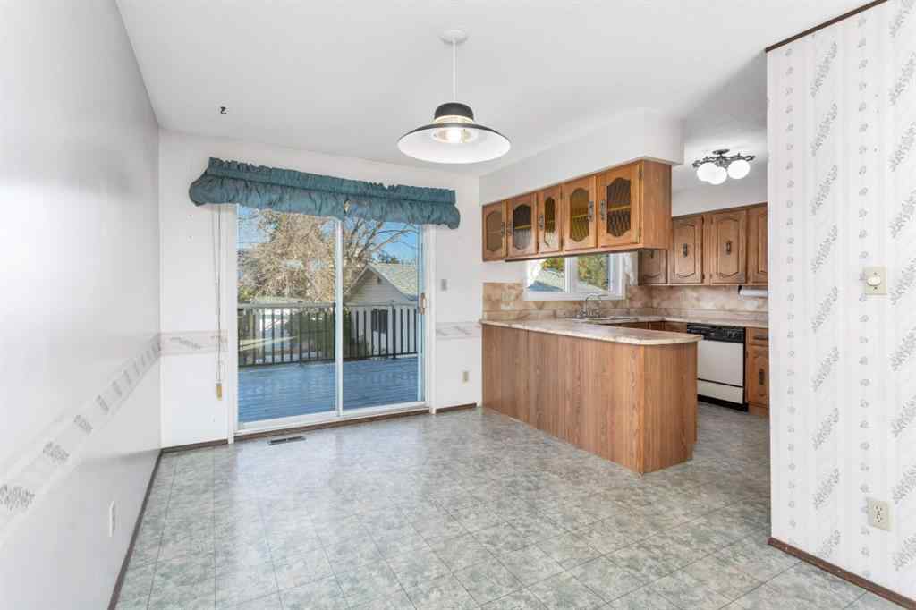 MLS® A2262714 - 5628 55 Avenue  in NONE Rocky Mountain House, Residential