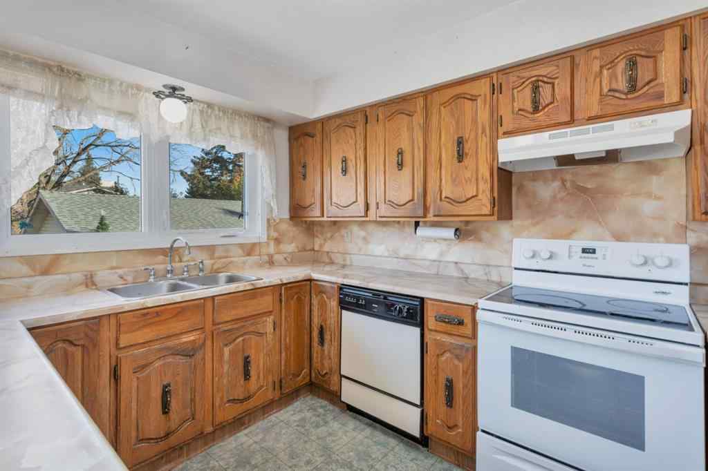 MLS® A2262714 - 5628 55 Avenue  in NONE Rocky Mountain House, Residential